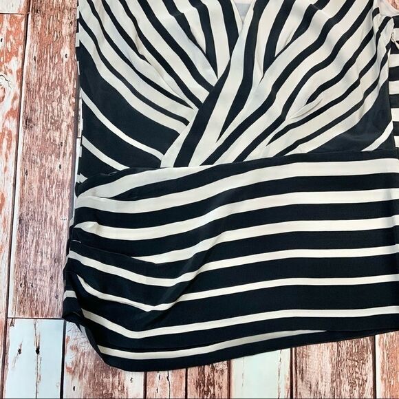J. Crew 100% silk sleeveless asymmetrical top sz 2 - Picture 4 of 8
